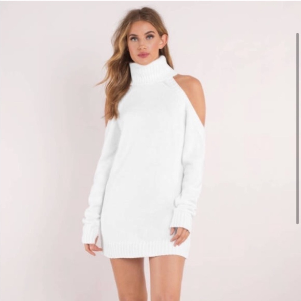 Tobi comfy cold shoulder turtleneck relaxed fit sweater dress. Size M